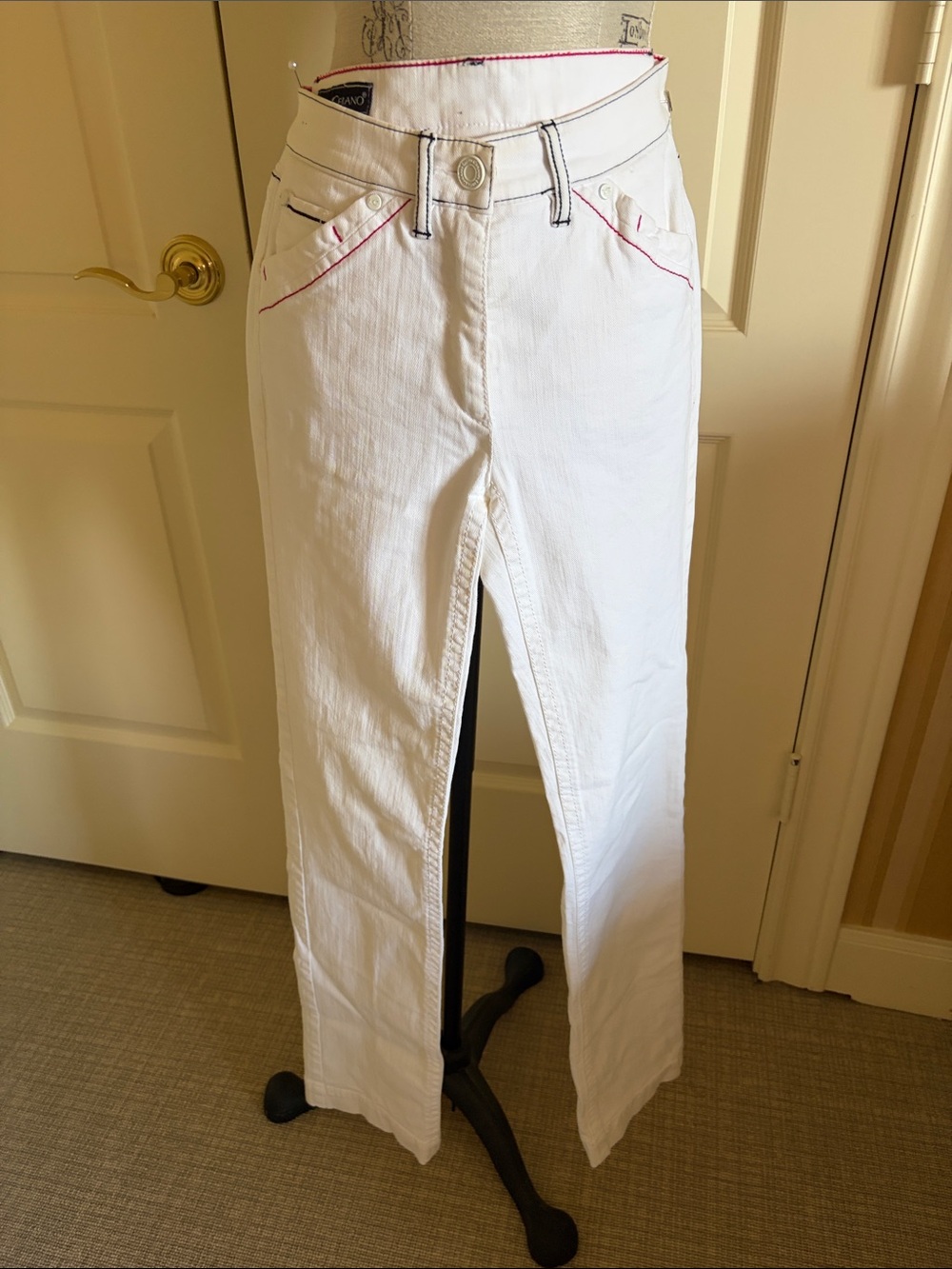 LUISA CERANO white Women’s Straight Jeans with Red and Navy Accent.
NEVER WORN